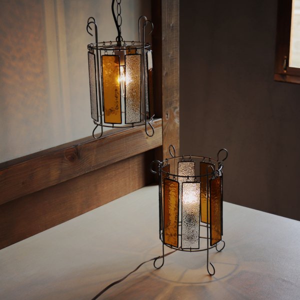 ヴィンテージアンバーガラス＆梨地ガラスのステンドグラスペンダントライト｜吊下げ照明ランプ琥珀クリア古硝子