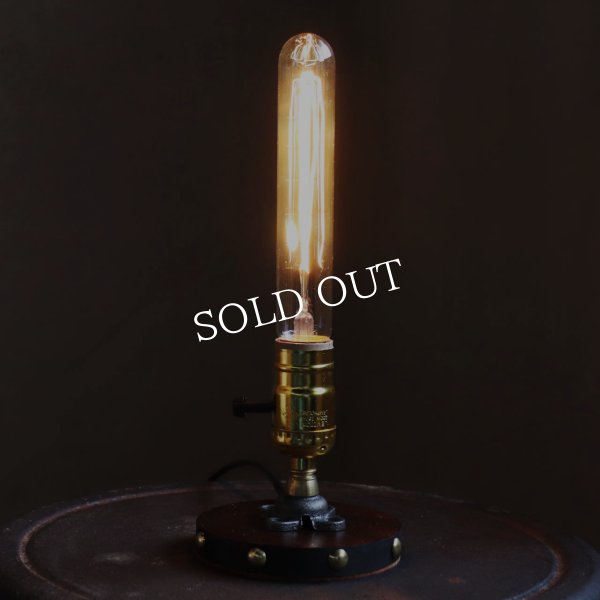 【金】スチームパンクミニテーブルライト｜インダストリアル鋲付き卓上照明LEVITONソケット