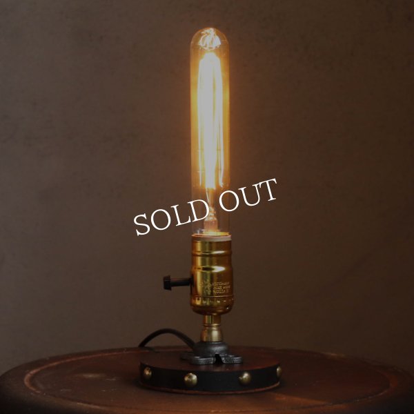 【金】スチームパンクミニテーブルライト｜インダストリアル鋲付き卓上照明LEVITONソケット