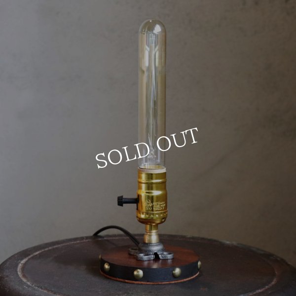 【金】スチームパンクミニテーブルライト｜インダストリアル鋲付き卓上照明LEVITONソケット