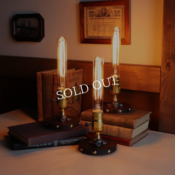 【金】スチームパンクミニテーブルライト｜インダストリアル鋲付き卓上照明LEVITONソケット