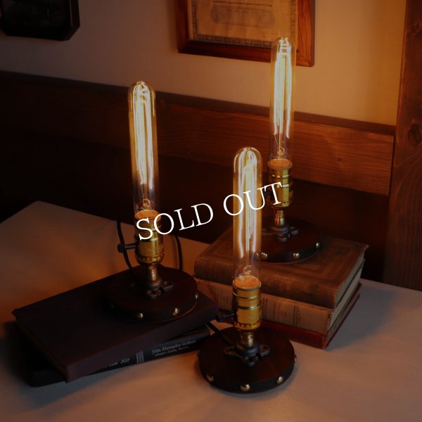 【金】スチームパンクミニテーブルライト｜インダストリアル鋲付き卓上照明LEVITONソケット