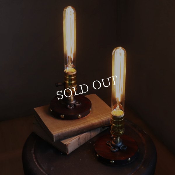 【金】スチームパンクミニテーブルライト｜インダストリアル鋲付き卓上照明LEVITONソケット