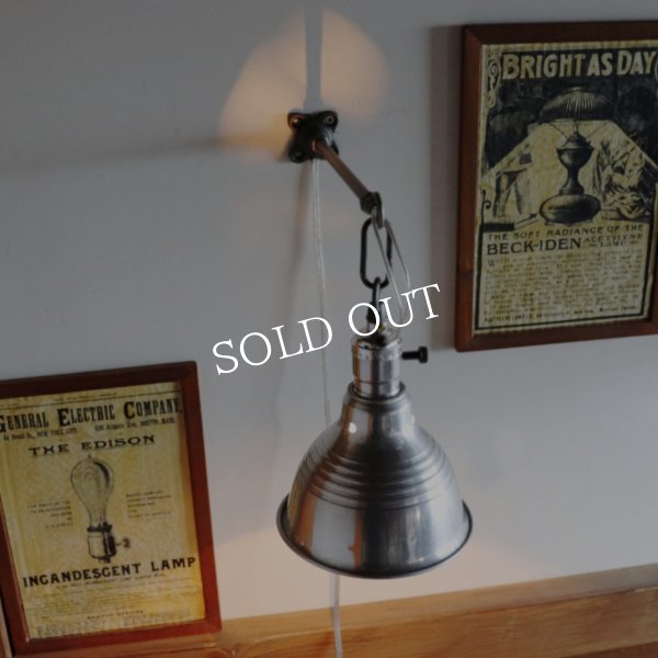 >USAヴィンテージインダストリアルブラケットライト｜アルミ製山型シェード&チェーンリング付き壁掛け照明