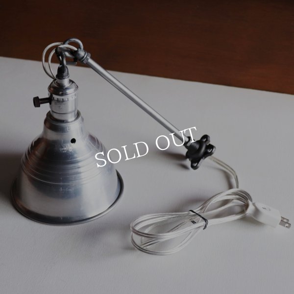 >USAヴィンテージインダストリアルブラケットライト｜アルミ製山型シェード&チェーンリング付き壁掛け照明