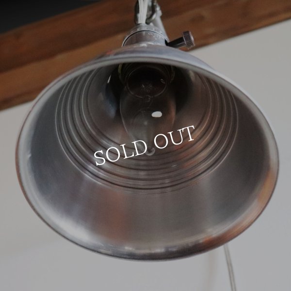 >USAヴィンテージインダストリアルブラケットライト｜アルミ製山型シェード&チェーンリング付き壁掛け照明