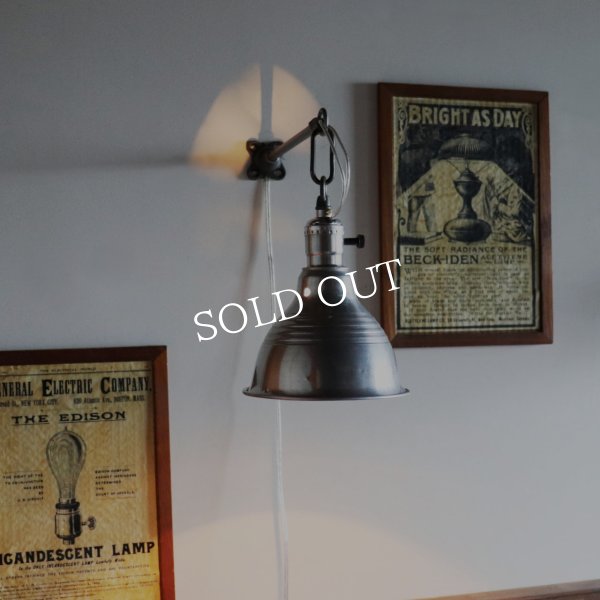 >USAヴィンテージインダストリアルブラケットライト｜アルミ製山型シェード&チェーンリング付き壁掛け照明