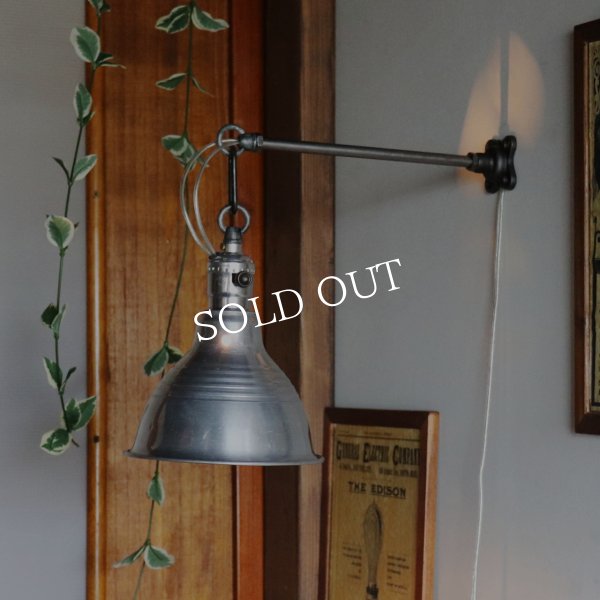 >USAヴィンテージインダストリアルブラケットライト｜アルミ製山型シェード&チェーンリング付き壁掛け照明