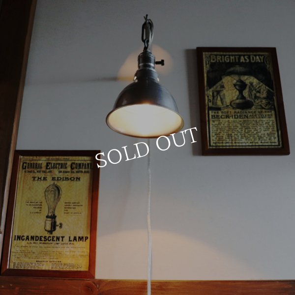 >USAヴィンテージインダストリアルブラケットライト｜アルミ製山型シェード&チェーンリング付き壁掛け照明