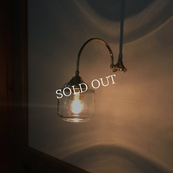 USAヴィンテージガラスグローブシェード真鍮製ブラケットライト｜インダストリアル壁掛け照明