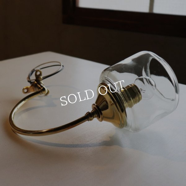 USAヴィンテージガラスグローブシェード真鍮製ブラケットライト｜インダストリアル壁掛け照明