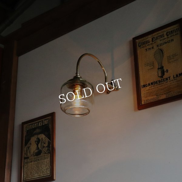 USAヴィンテージガラスグローブシェード真鍮製ブラケットライト｜インダストリアル壁掛け照明