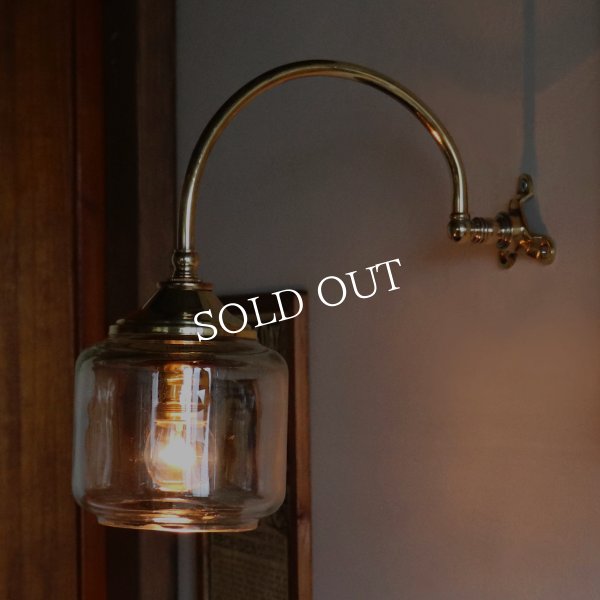 USAヴィンテージガラスグローブシェード真鍮製ブラケットライト｜インダストリアル壁掛け照明
