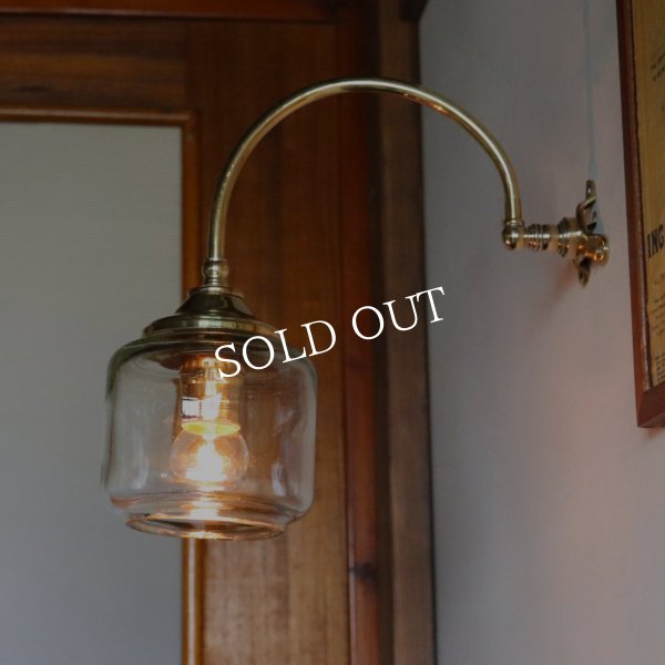USAヴィンテージガラスグローブシェード真鍮製ブラケットライト｜インダストリアル壁掛け照明