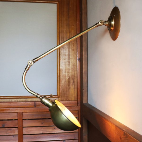 3点角度調整付きブラスラウンドシェードインダストリアルブラケットライト｜真鍮壁掛け照明