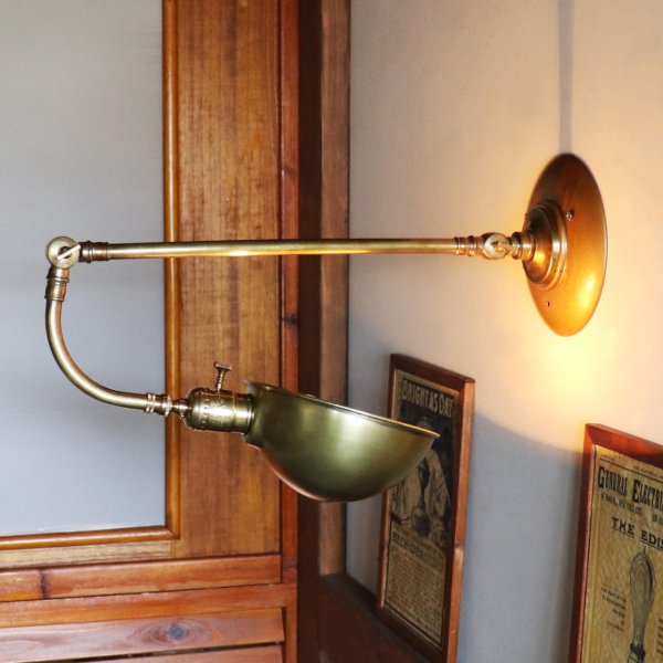 3点角度調整付きブラスラウンドシェードインダストリアルブラケットライト｜真鍮壁掛け照明