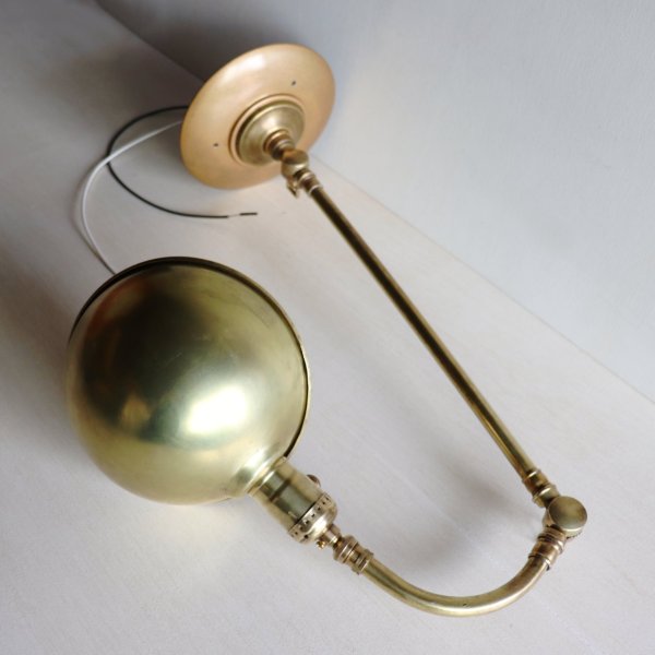 3点角度調整付きブラスラウンドシェードインダストリアルブラケットライト｜真鍮壁掛け照明