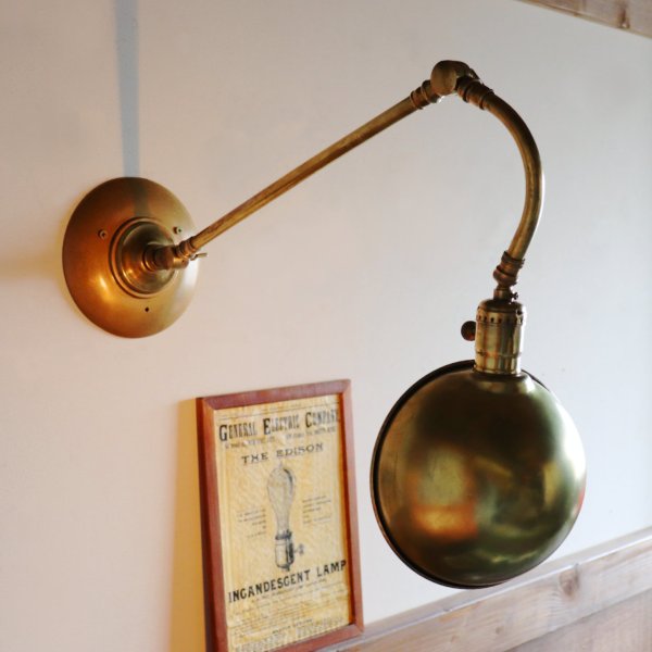 3点角度調整付きブラスラウンドシェードインダストリアルブラケットライト｜真鍮壁掛け照明