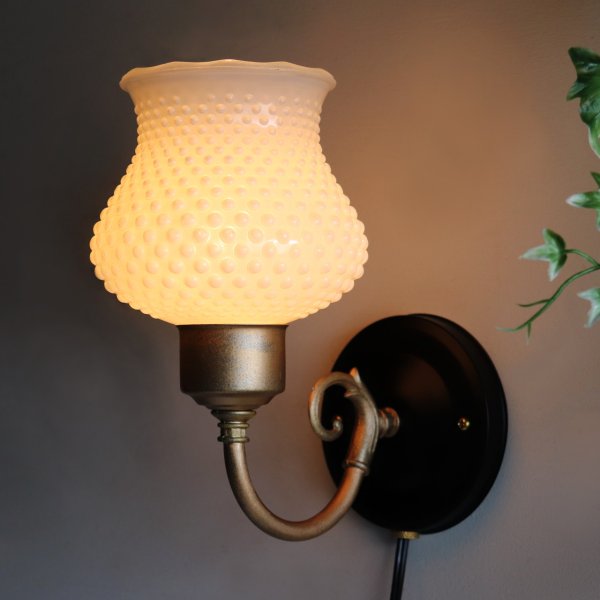 USAヴィンテージホブネイルシェードミニブラケットライト壁掛け照明｜ミッドセンチュリー・ミルクガラスウォールランプ