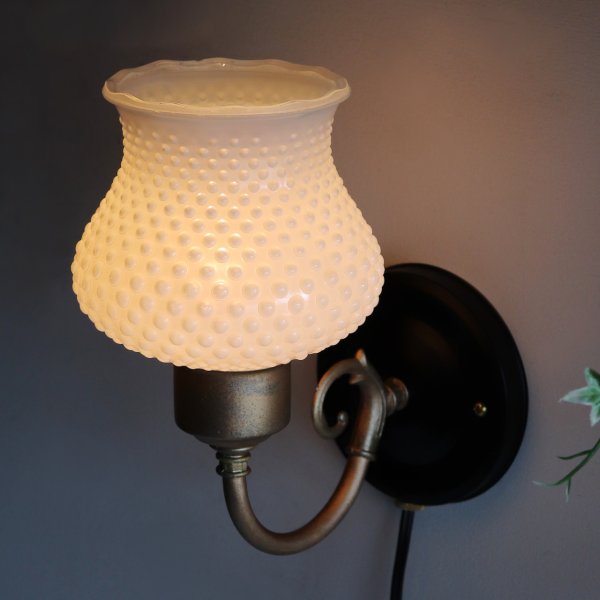 USAヴィンテージホブネイルシェードミニブラケットライト壁掛け照明｜ミッドセンチュリー・ミルクガラスウォールランプ