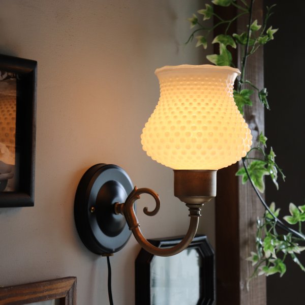 USAヴィンテージホブネイルシェードミニブラケットライト壁掛け照明｜ミッドセンチュリー・ミルクガラスウォールランプ