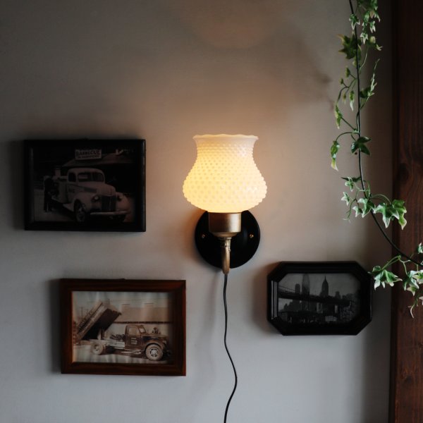 USAヴィンテージホブネイルシェードミニブラケットライト壁掛け照明｜ミッドセンチュリー・ミルクガラスウォールランプ