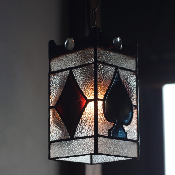 ヴィンテージガラス製ステンドグラスペンダントライト・トランプ柄｜天井吊下げ照明ハート・ダイヤ・スペード・クラブ