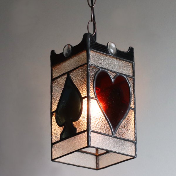 ヴィンテージガラス製ステンドグラスペンダントライト・トランプ柄｜天井吊下げ照明ハート・ダイヤ・スペード・クラブ
