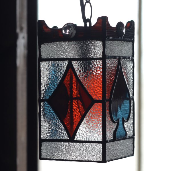 ヴィンテージガラス製ステンドグラスペンダントライト・トランプ柄｜天井吊下げ照明ハート・ダイヤ・スペード・クラブ