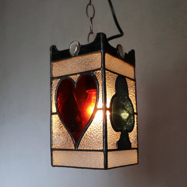 ヴィンテージガラス製ステンドグラスペンダントライト・トランプ柄｜天井吊下げ照明ハート・ダイヤ・スペード・クラブ