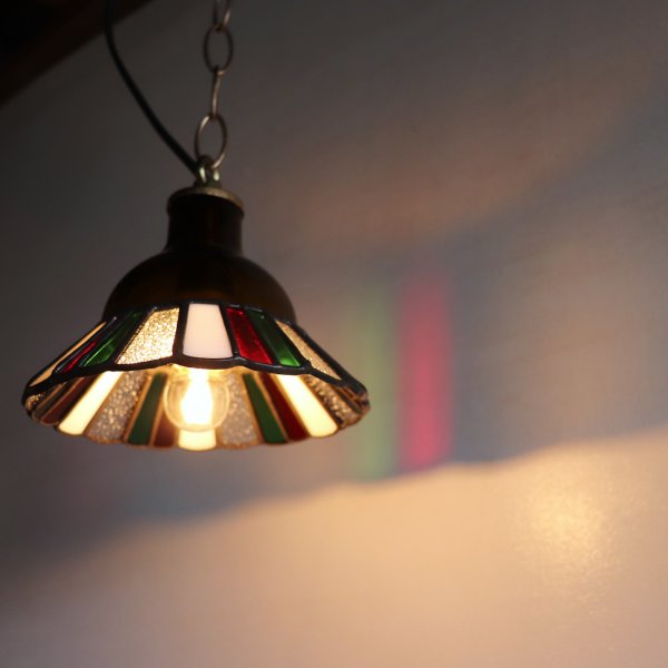 【クリスマスカラー・赤緑白】ステンドグラスミニペンダントライト花型｜吊下げ照明・天井照明