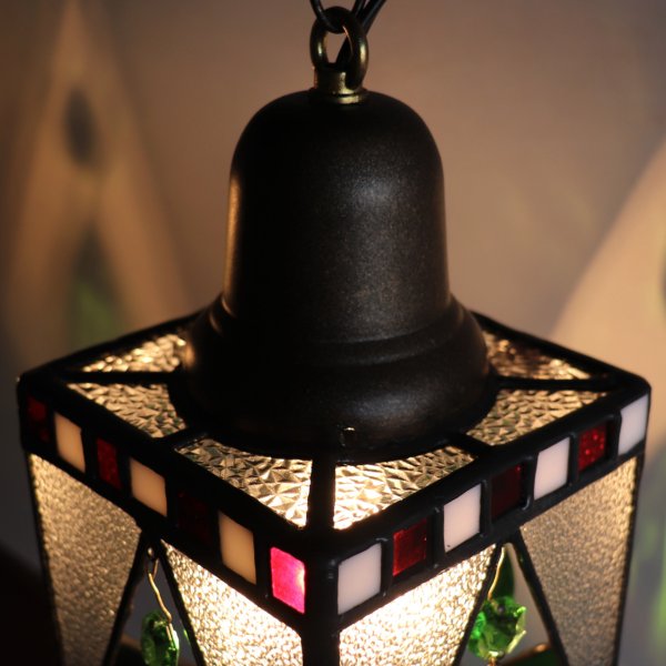 クリスマスカラー&ヴィンテージプリズムのステンドグラスペンダントライト｜天井吊り下げ照明