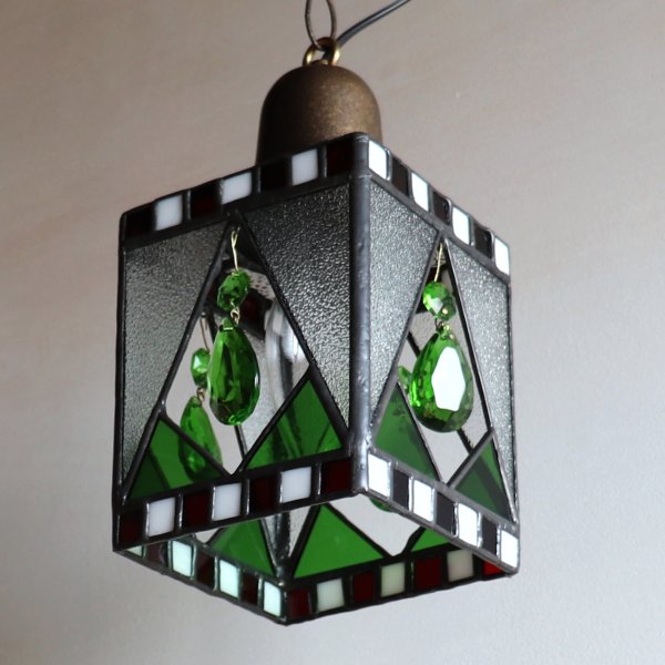 クリスマスカラー&ヴィンテージプリズムのステンドグラスペンダントライト｜天井吊り下げ照明