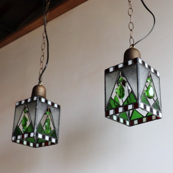 クリスマスカラー&ヴィンテージプリズムのステンドグラスペンダントライト｜天井吊り下げ照明