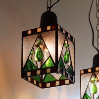 画像1: クリスマスカラー&ヴィンテージプリズムのステンドグラスペンダントライト|天井吊り下げ照明