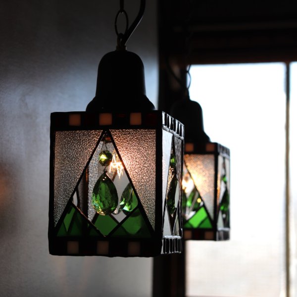 クリスマスカラー&ヴィンテージプリズムのステンドグラスペンダントライト｜天井吊り下げ照明