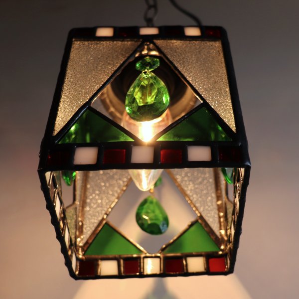 クリスマスカラー&ヴィンテージプリズムのステンドグラスペンダントライト｜天井吊り下げ照明