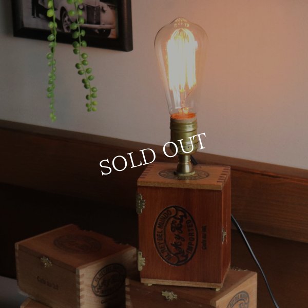 コレクティブルシガーボックスミニテーブルライト卓上照明｜葉巻煙草ウッドボックス・木箱型ランプ