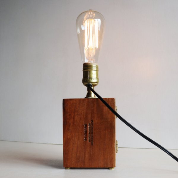 コレクティブルシガーボックスミニテーブルライト卓上照明｜葉巻煙草ウッドボックス・木箱型ランプ