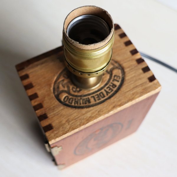 コレクティブルシガーボックスミニテーブルライト卓上照明｜葉巻煙草ウッドボックス・木箱型ランプ