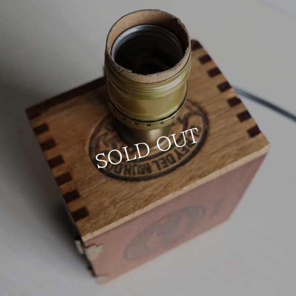 コレクティブルシガーボックスミニテーブルライト卓上照明｜葉巻煙草ウッドボックス・木箱型ランプ