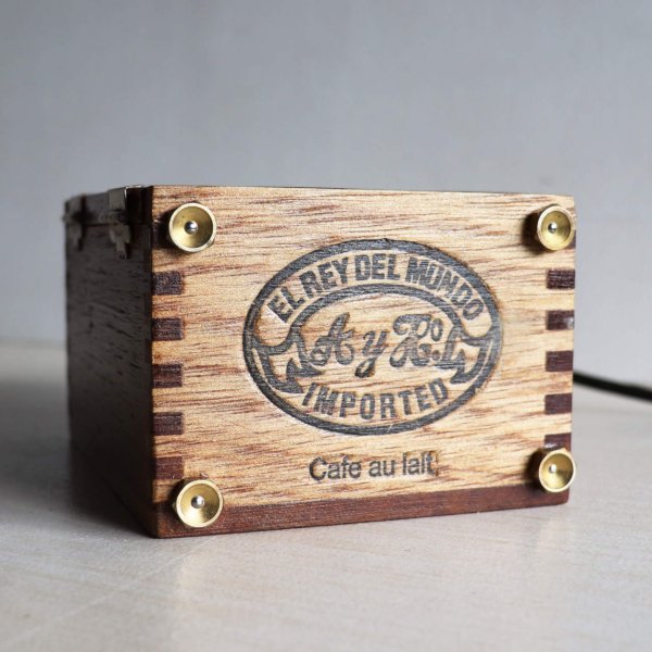 コレクティブルシガーボックスミニテーブルライト卓上照明｜葉巻煙草ウッドボックス・木箱型ランプ