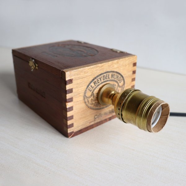 コレクティブルシガーボックスミニテーブルライト卓上照明｜葉巻煙草ウッドボックス・木箱型ランプ