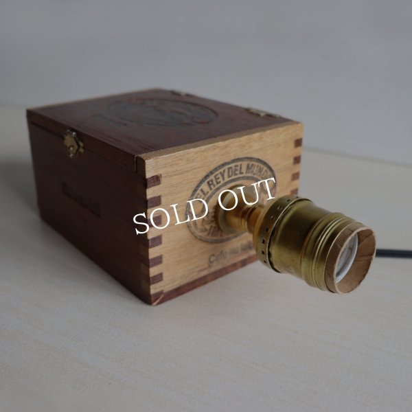 コレクティブルシガーボックスミニテーブルライト卓上照明｜葉巻煙草ウッドボックス・木箱型ランプ