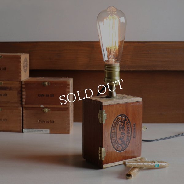 コレクティブルシガーボックスミニテーブルライト卓上照明｜葉巻煙草ウッドボックス・木箱型ランプ