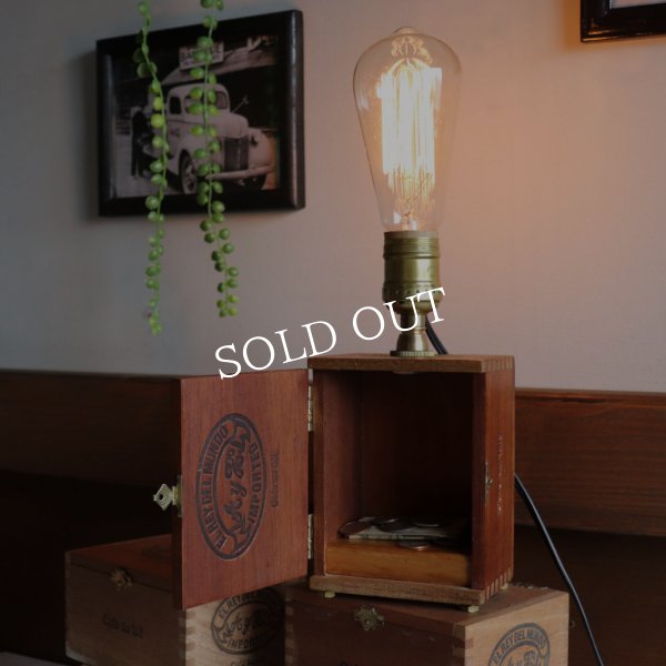 コレクティブルシガーボックスミニテーブルライト卓上照明｜葉巻煙草ウッドボックス・木箱型ランプ