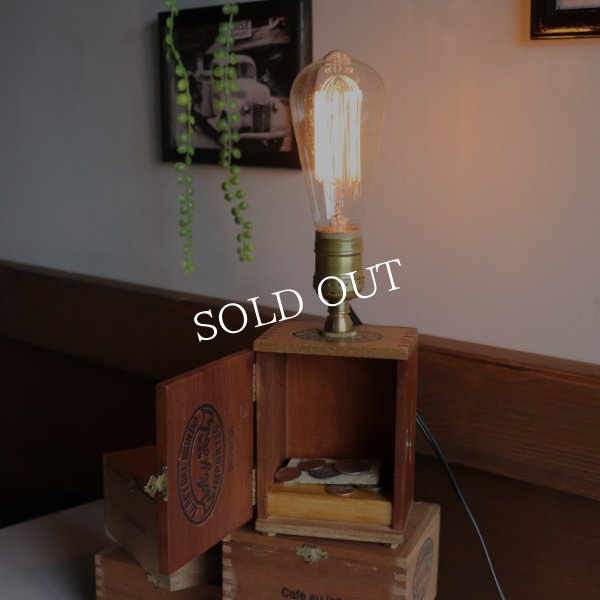 コレクティブルシガーボックスミニテーブルライト卓上照明｜葉巻煙草ウッドボックス・木箱型ランプ