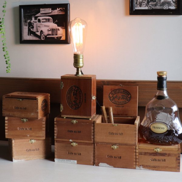 コレクティブルシガーボックスミニテーブルライト卓上照明｜葉巻煙草ウッドボックス・木箱型ランプ