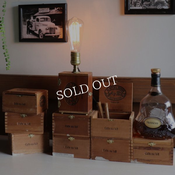 コレクティブルシガーボックスミニテーブルライト卓上照明｜葉巻煙草ウッドボックス・木箱型ランプ