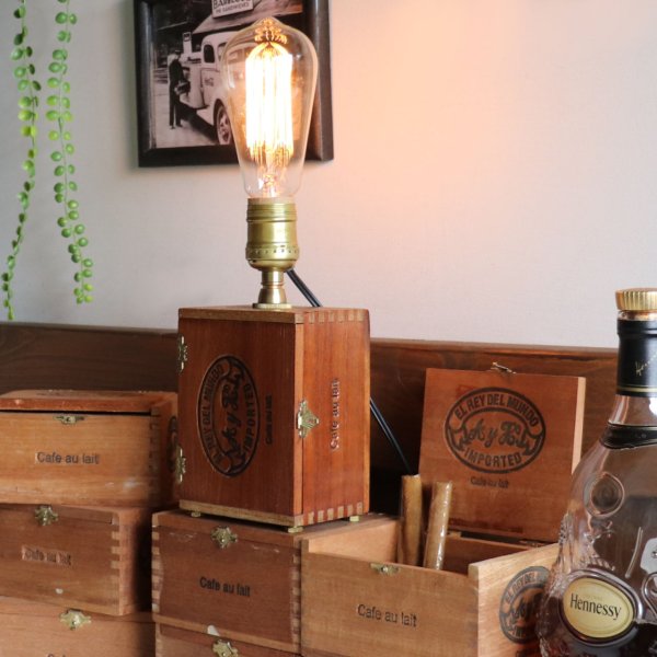 コレクティブルシガーボックスミニテーブルライト卓上照明｜葉巻煙草ウッドボックス・木箱型ランプ